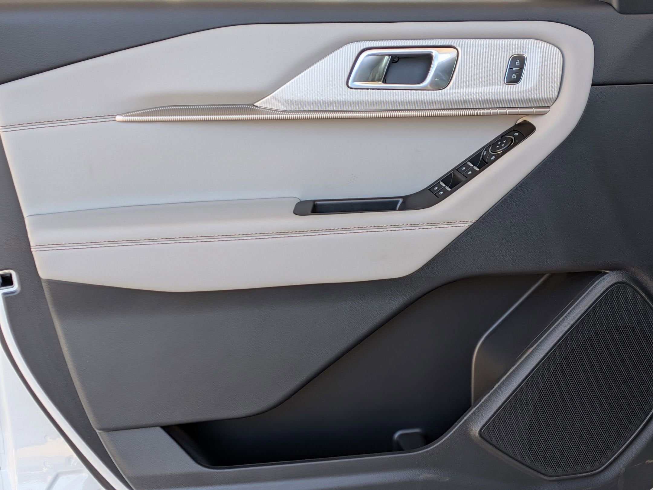 2026 Ford Explorer Active w/100A Pkg