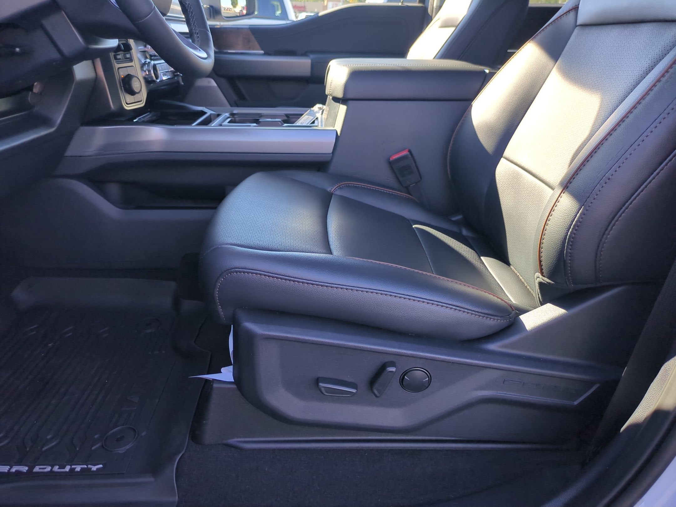 2027 Ford Super Duty F-250 SRW LARIAT