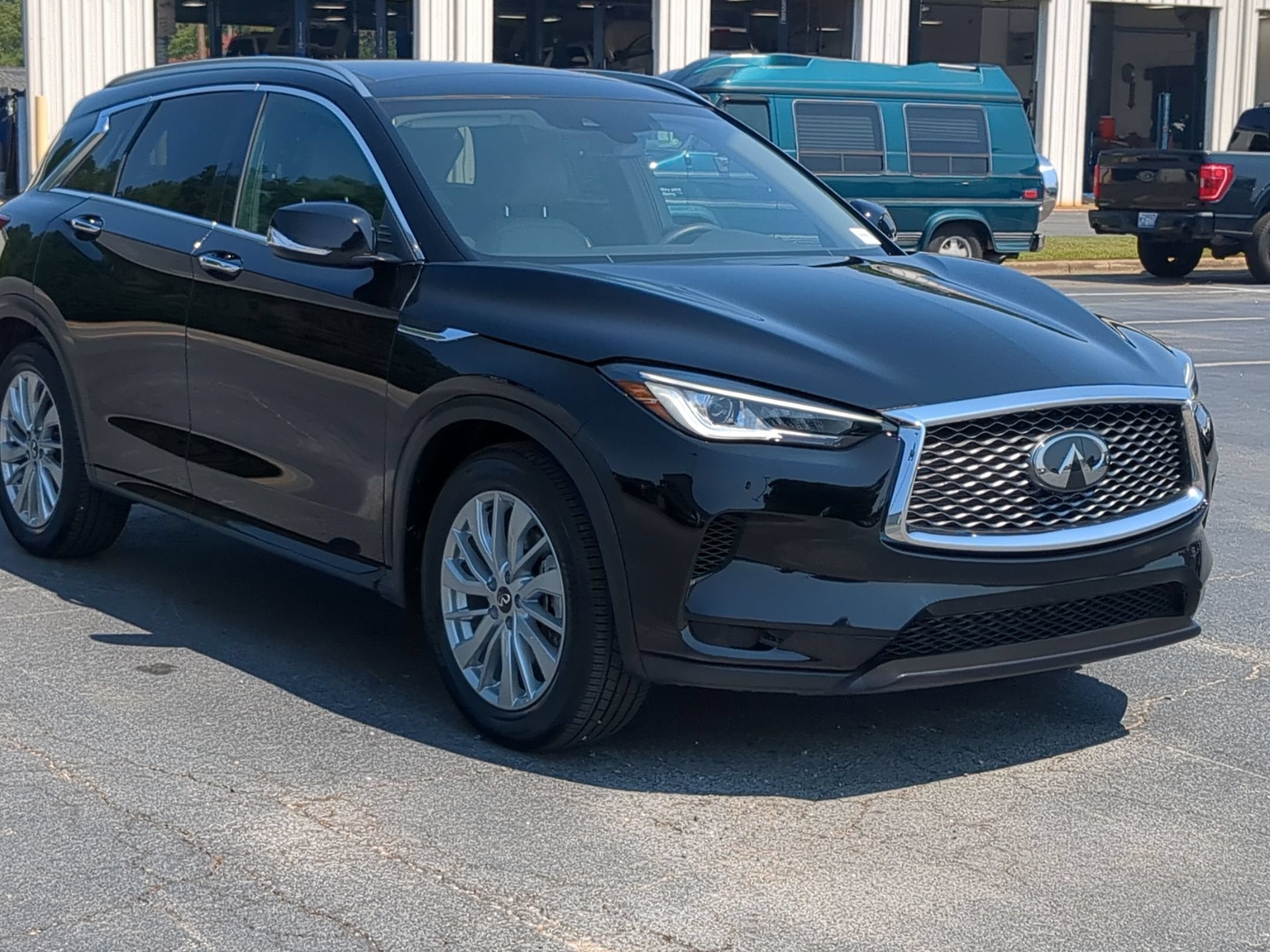 2023 INFINITI QX50 LUXE