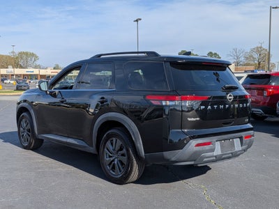 2022 Nissan Pathfinder SV