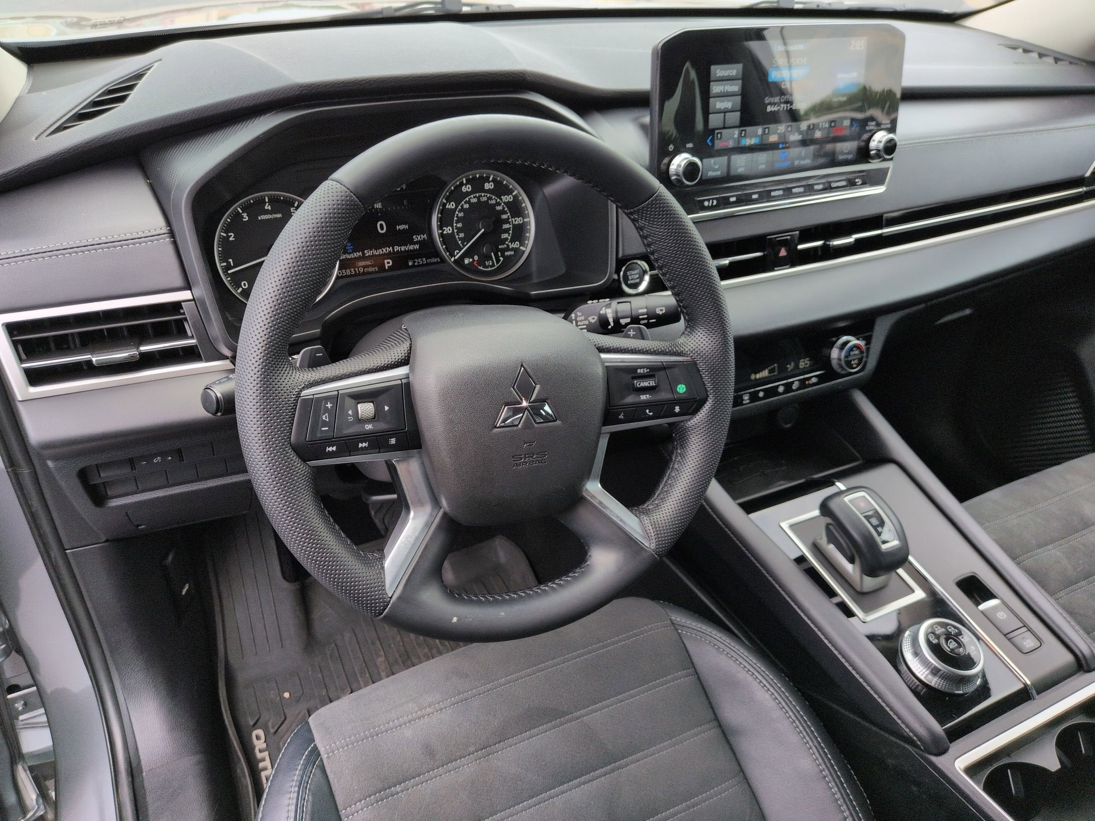2023 Mitsubishi Outlander SE